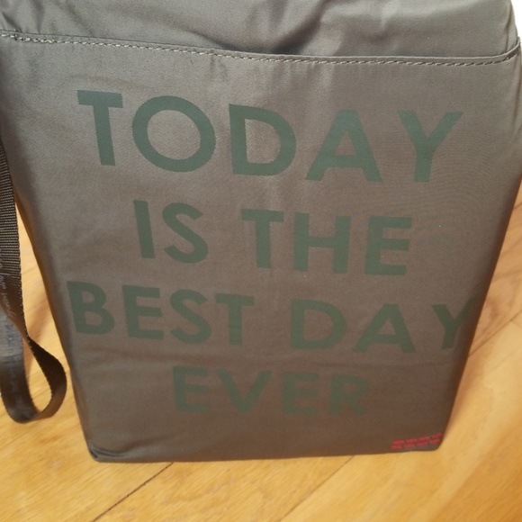 Peace Love World Insulated Wine Tote Bag - Picture 2 of 6